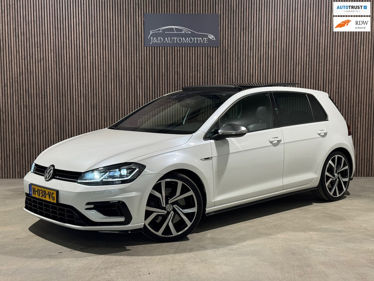 Volkswagen Golf - 2.0 TSI 4Motion R DSG 2017 PANO LED LEDER VIRTUAL - AutoWereld.nl