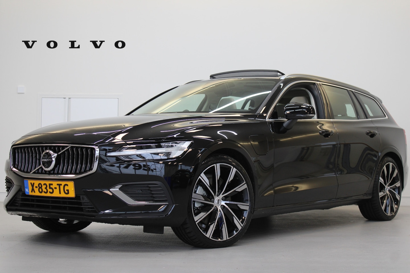 Volvo V60 - T6 350PK AWD Ultra Bright | B&W Audio | Gelam Glas | Massage | Nappa | 20'' | Head Up | Ad - AutoWereld.nl