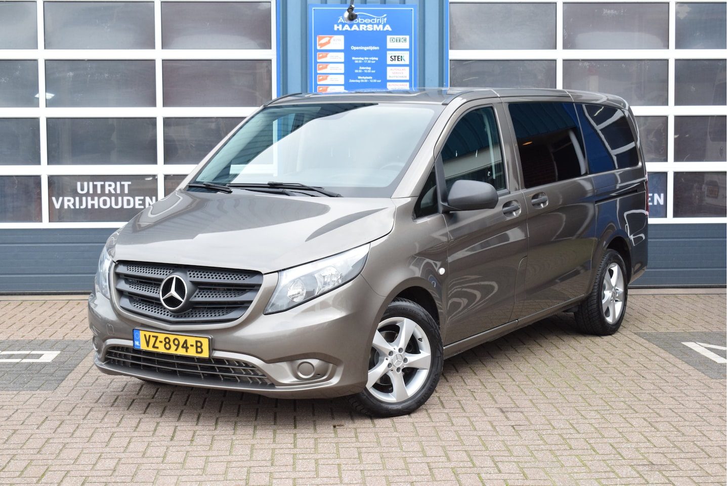 Mercedes-Benz Vito Tourer - Dubbel-cabine Automaat Trekhaak Navi - AutoWereld.nl