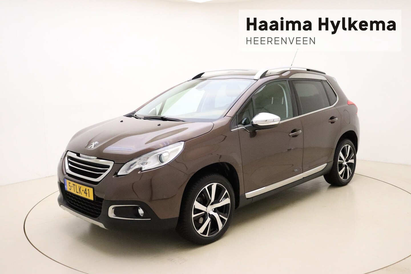 Peugeot 2008 - 1.6 VTi 120pk Féline | Navigatie | Climate Control | Cruise Control | Trekhaak | Panoramad - AutoWereld.nl