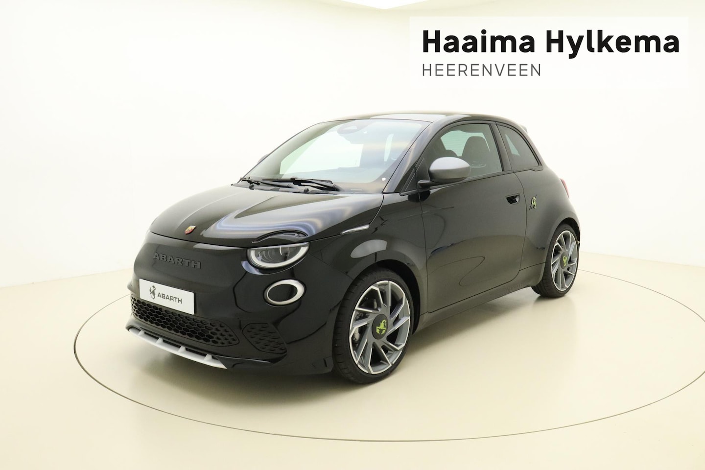 Abarth 500e - 42-kWh 155pk Turismo | NEW | Scorpion Tech 2.0 | Alcantara bekleding | Panoramadak | Full - AutoWereld.nl