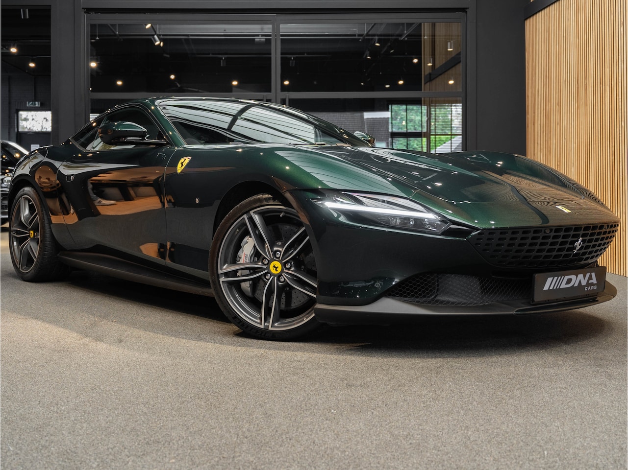 Ferrari Roma - V8 HELE Verde Zeltweg Carbon 3.9 V8 HELE Passenger display - AutoWereld.nl