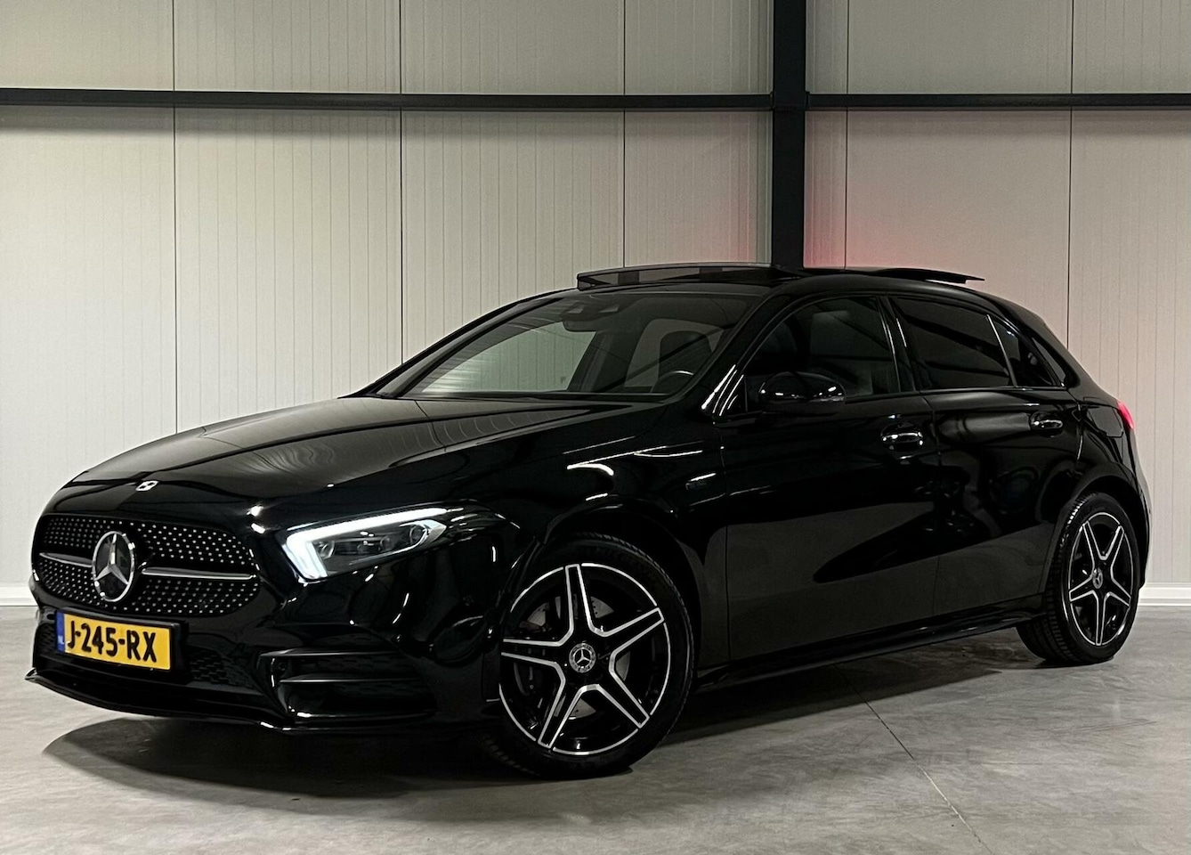 Mercedes-Benz A-klasse - 250 e AMG Premium Plus Pano Sfeer Carplay - AutoWereld.nl