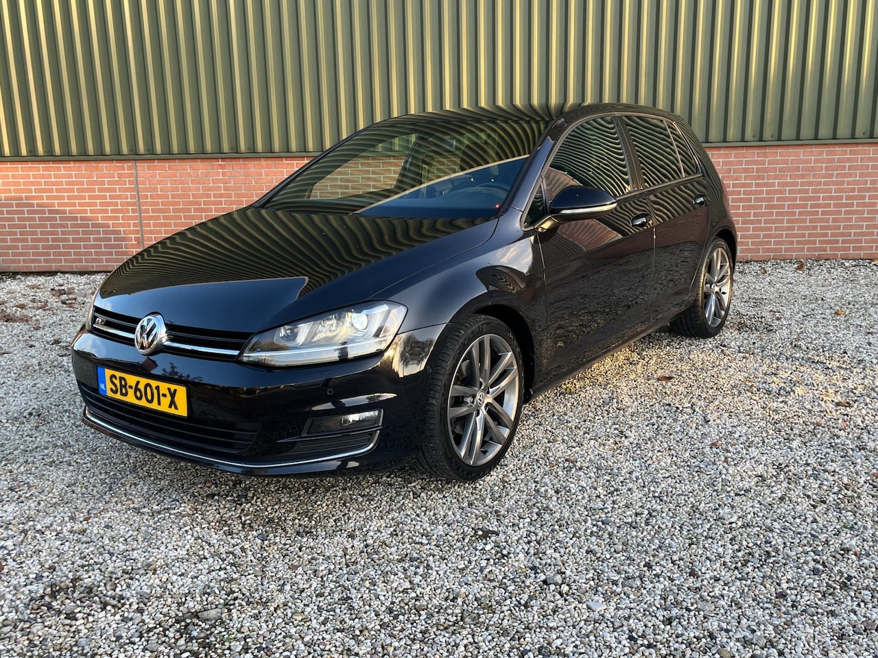 Volkswagen Golf - 1.4 TSI Highline R Line - AutoWereld.nl