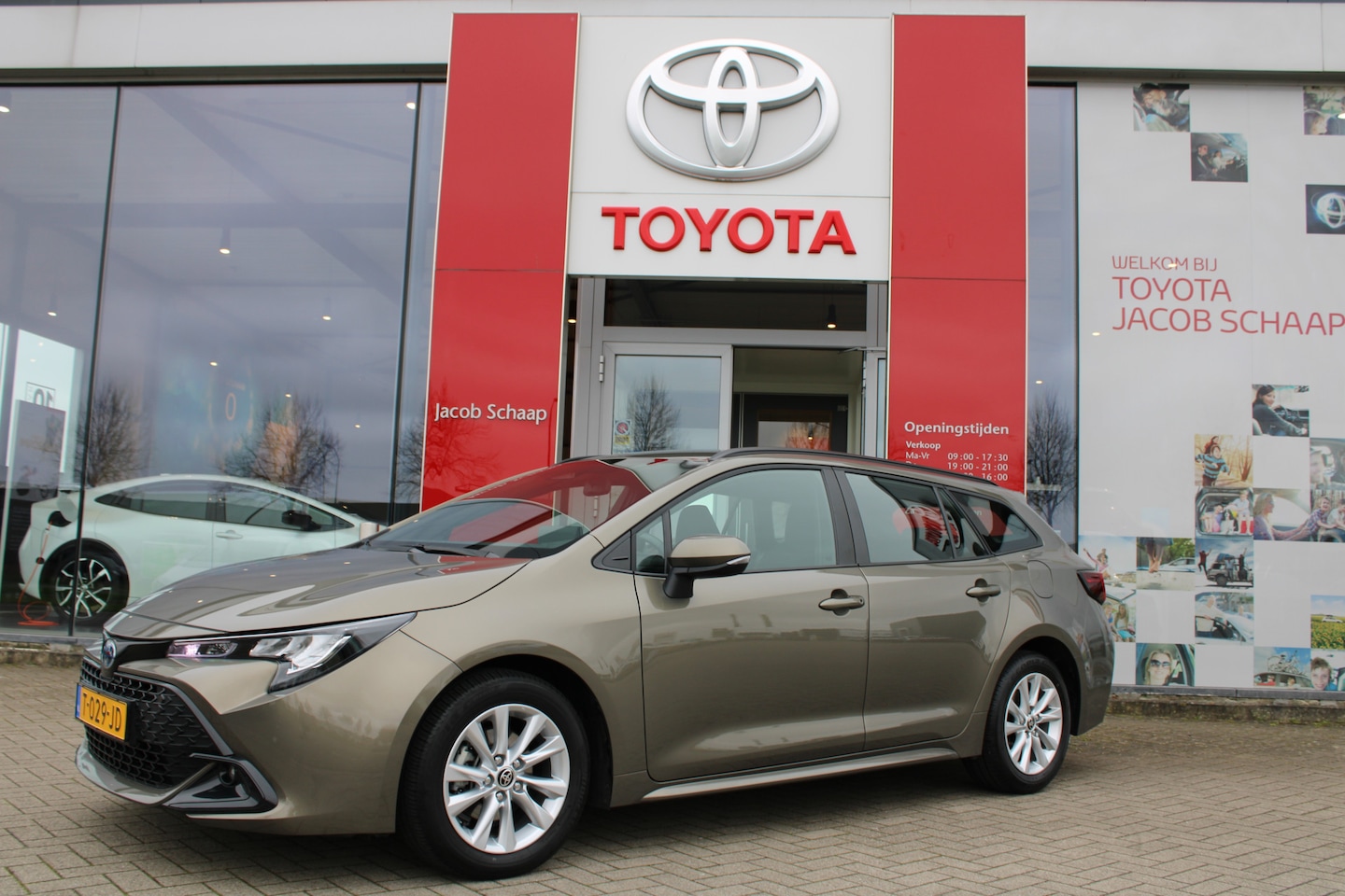 Toyota Corolla Touring Sports - 1.8 Hybrid Active Automaat 140pk | Apple Carplay/Android Auto | Cruise | Climate | - AutoWereld.nl