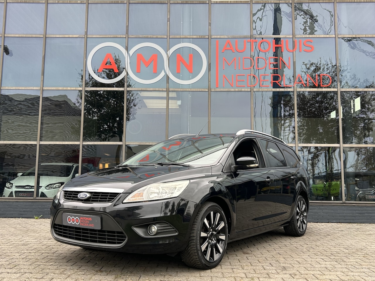 Ford Focus - 1.6 Black Magic Airco,LMV17”,101PK,Elektra pakket - AutoWereld.nl