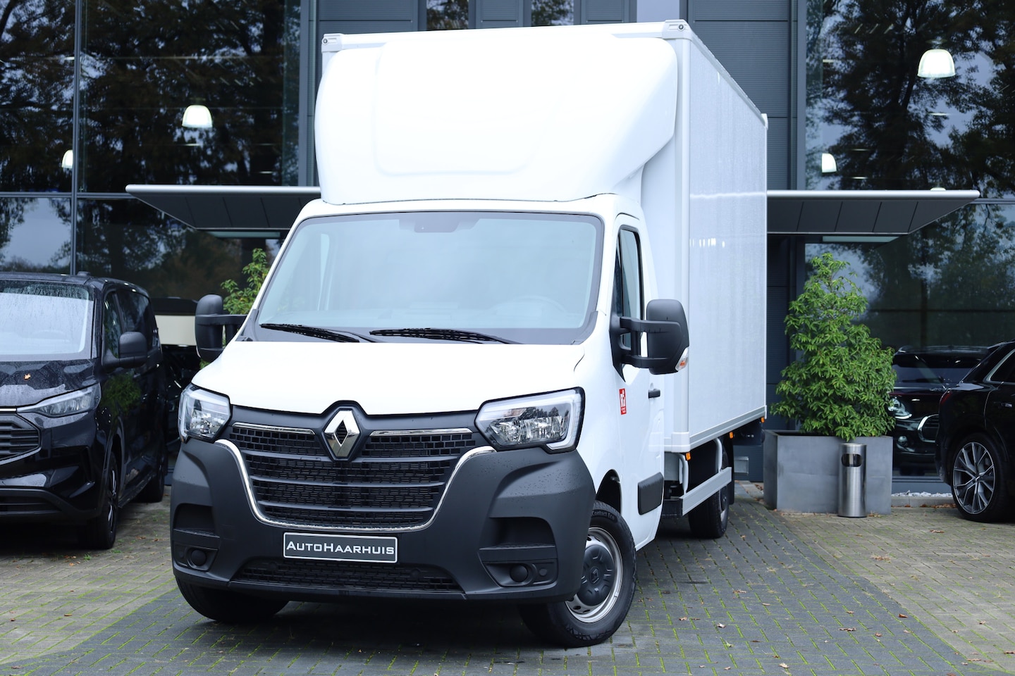 Renault Master - 2.3 dCi 165pk L3 Bakwagen | Laadklep | Cruise | Airco | Spoiler | Audio | Lat om Lat - AutoWereld.nl