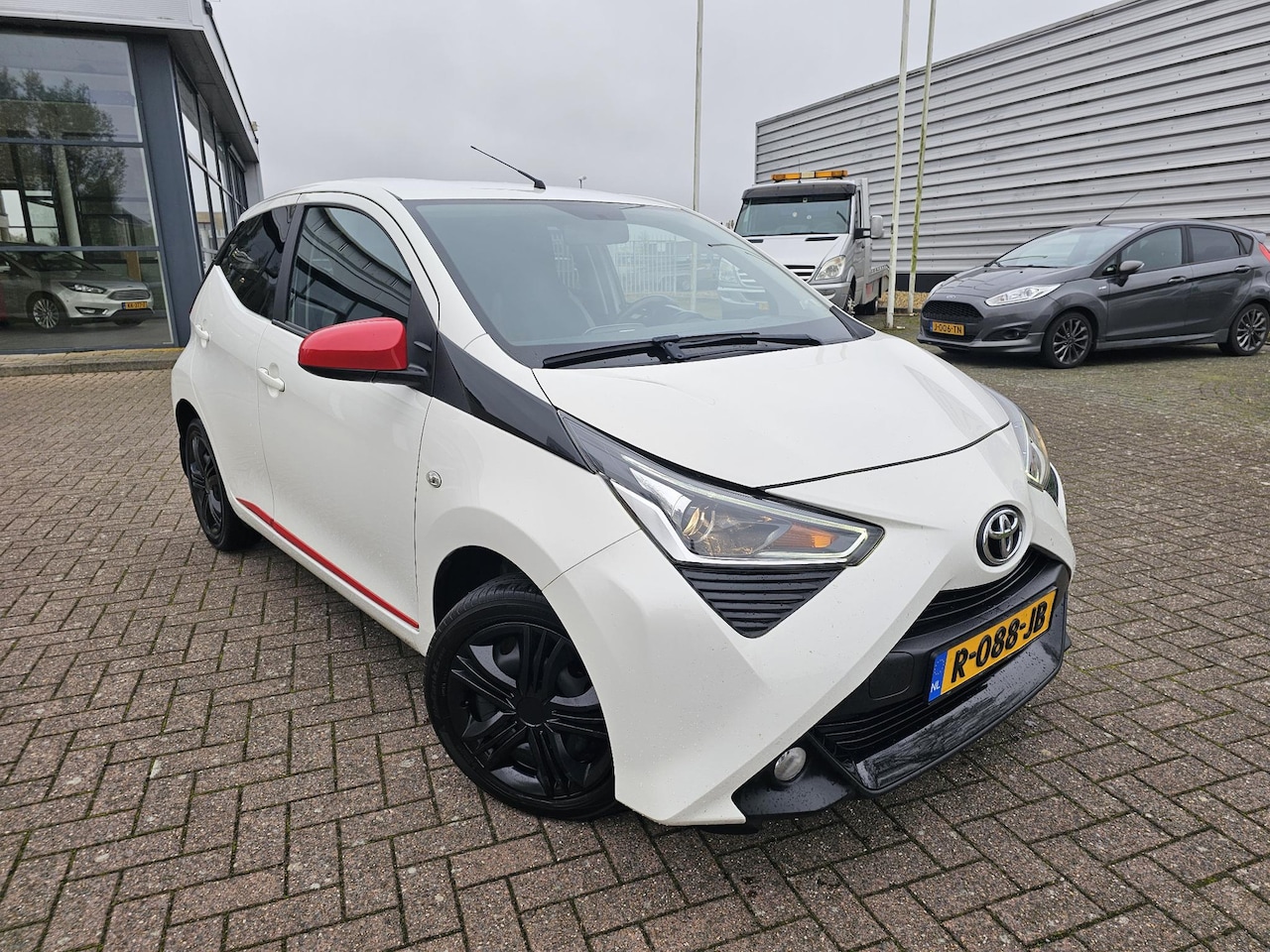 Toyota Aygo - 1.0 VVT-i x-play 1.0 VVT-i x-play - AutoWereld.nl