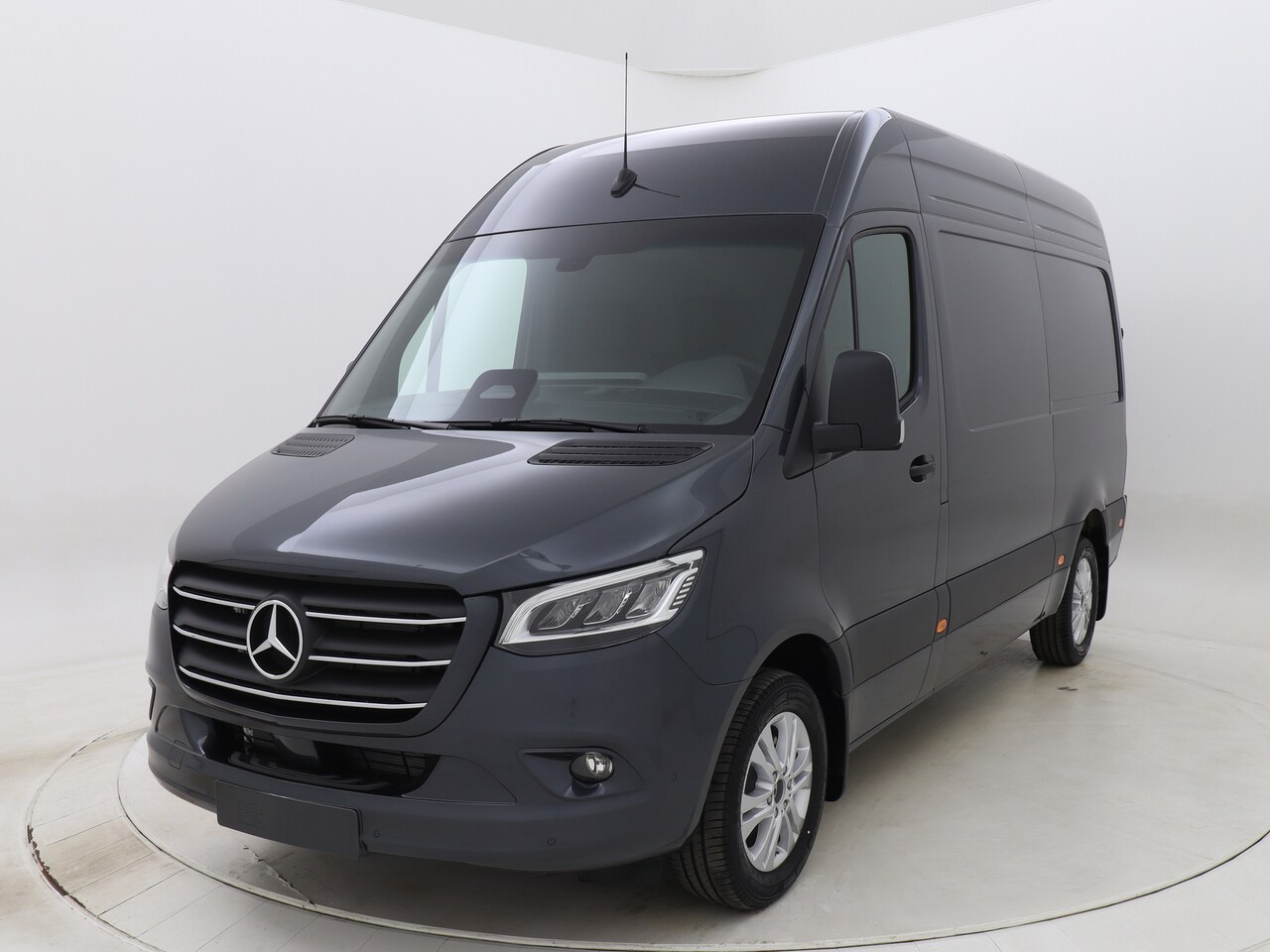 Mercedes-Benz Sprinter - 317 CDI 170PK Automaat L2H2 RWD Select 3,5t trekhaak voorbereiding - AutoWereld.nl