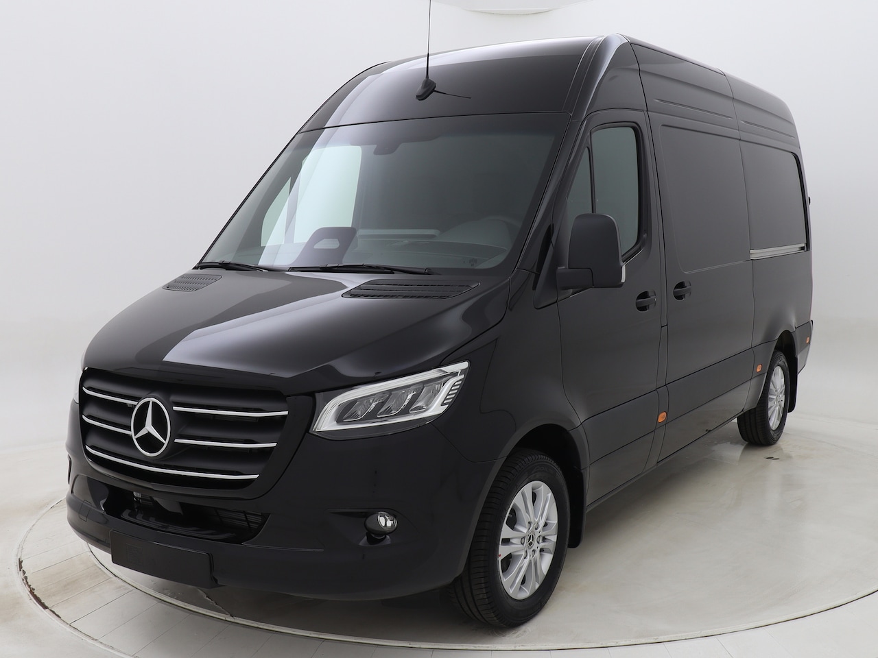 Mercedes-Benz Sprinter - L2H2 317CDI L2 Select RWD 3,5t trekhaak voorbereiding - AutoWereld.nl