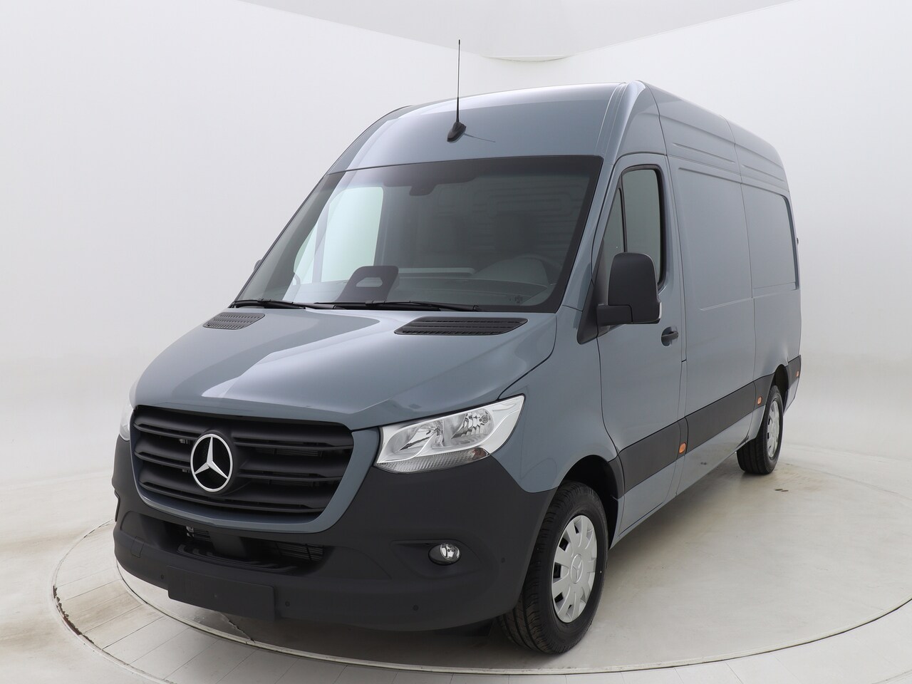 Mercedes-Benz Sprinter - 315 CDI 150PK L2H2 Automaat, Winterpakket, Smartphonepakket, 3,5t trekhaak voorbereiding - AutoWereld.nl