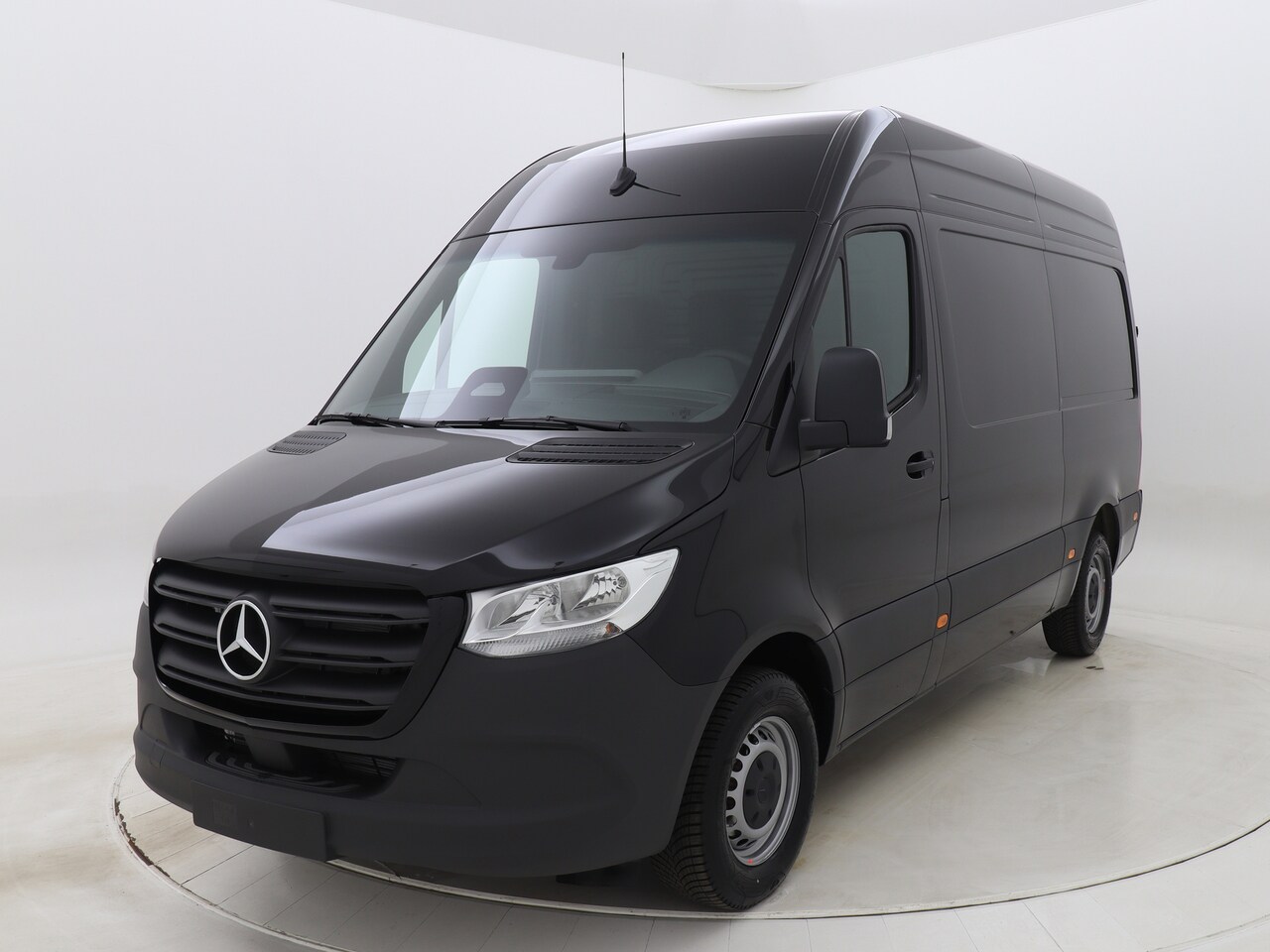 Mercedes-Benz Sprinter - 315 CDI 150pk Automaat L2H2 RWD Pro 3,5t trekhaak voorbereiding - AutoWereld.nl