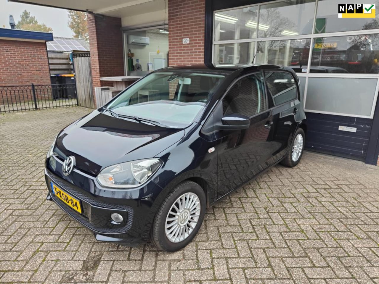 Volkswagen Up! - 1.0 high up! 1e eig, PDC, NAVI, Cruise, Airco, NAP! - AutoWereld.nl