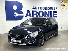 Volvo V60 - 2.0T Momentum, adaptive cruise, blis