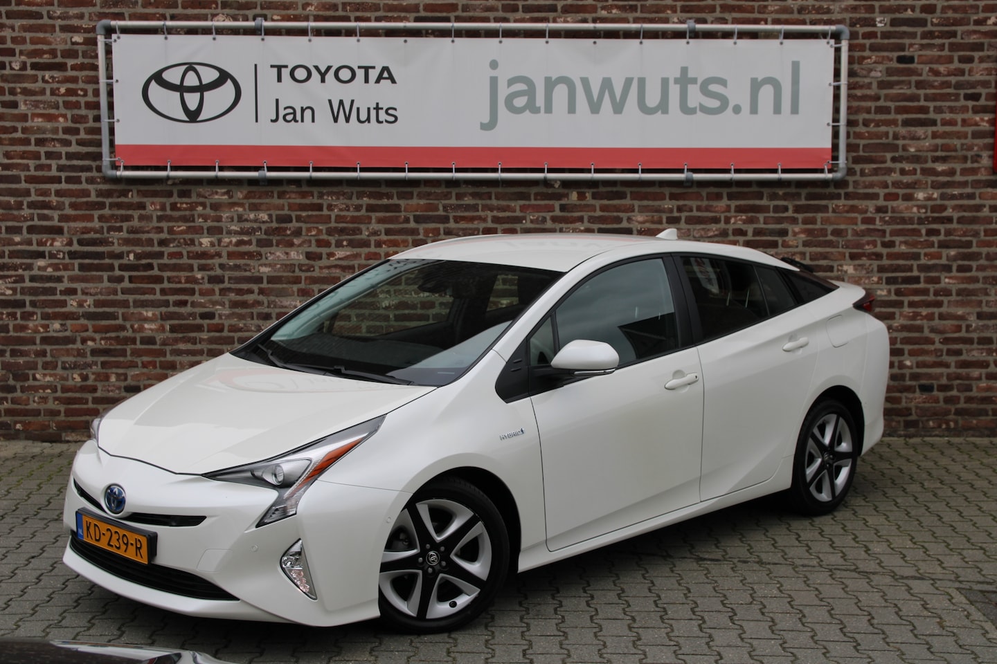 Toyota Prius - 1.8 Executive 1e eigenaar / JBL / BSM / PDC - AutoWereld.nl