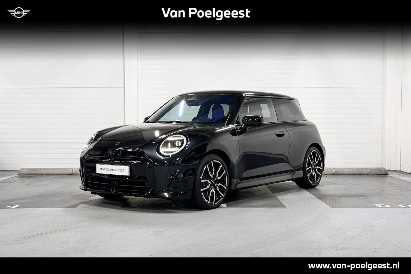 MINI Mini-Electric - Cooper SE | John Cooper Works uitvoering | XL Pakket | 18" JCW Lap Spoke two-tone - AutoWereld.nl