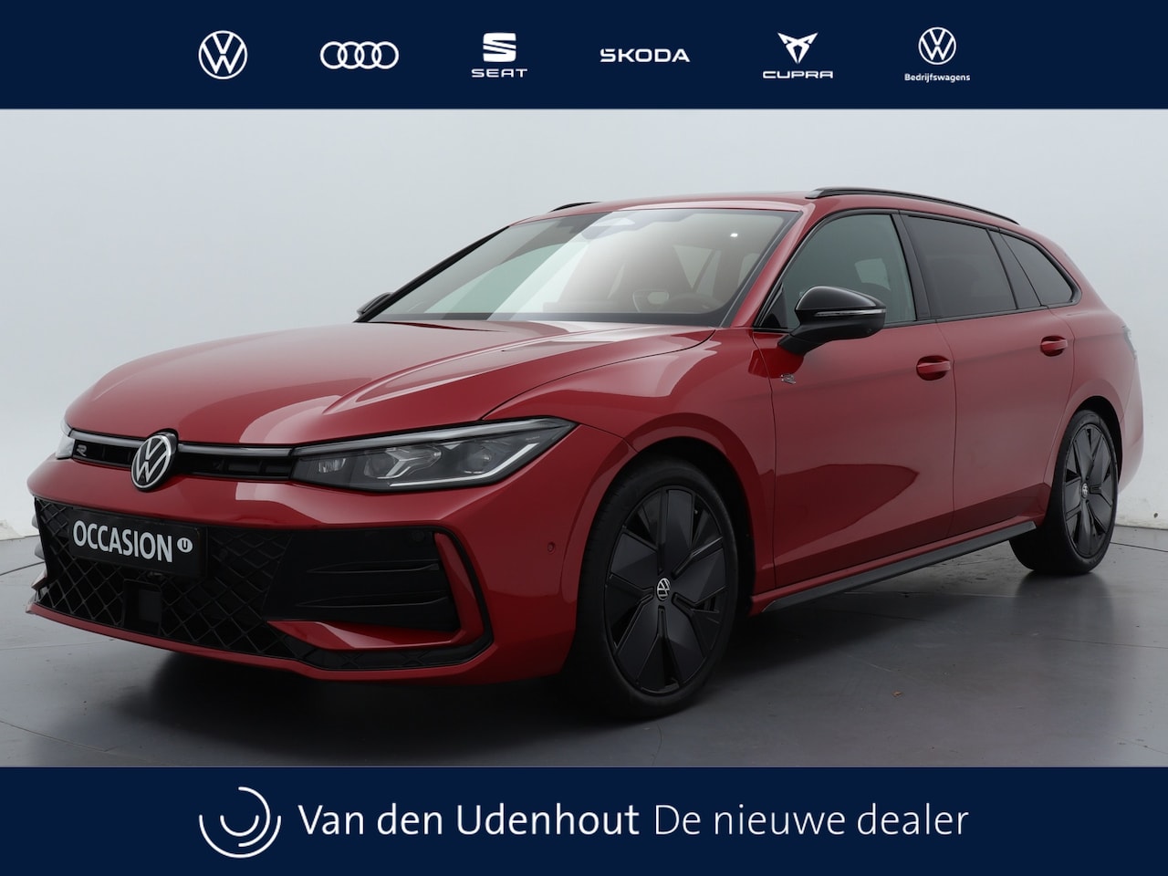 Volkswagen Passat Variant - 1.5 eTSI 150pk DSG R-Line Business Panoramadak Black Style - AutoWereld.nl