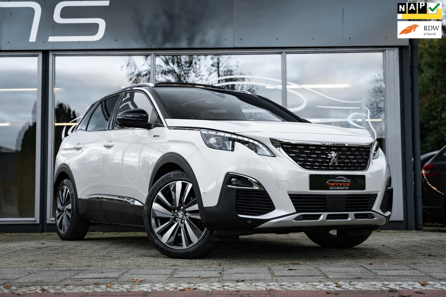 Peugeot 3008 - 1.2 PureTech GT Line|Carplay|Schuif/kantel|Half leer|Led|Cruise|Trekhaak|Sport - AutoWereld.nl