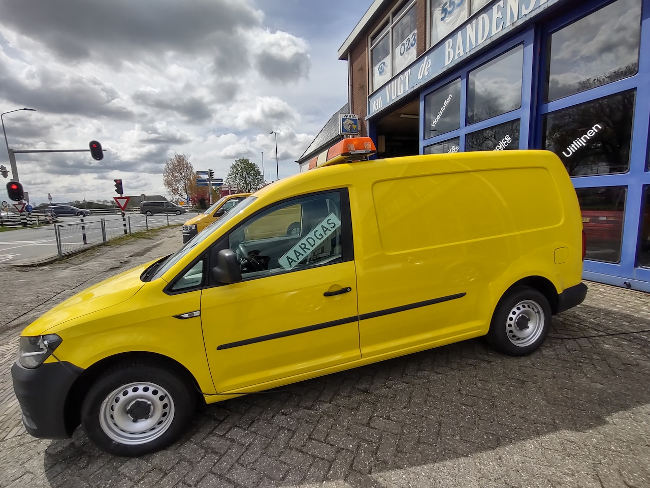 Volkswagen Caddy - 1.4 TGI L2H1 EcoFuel Maxi Highline - AutoWereld.nl