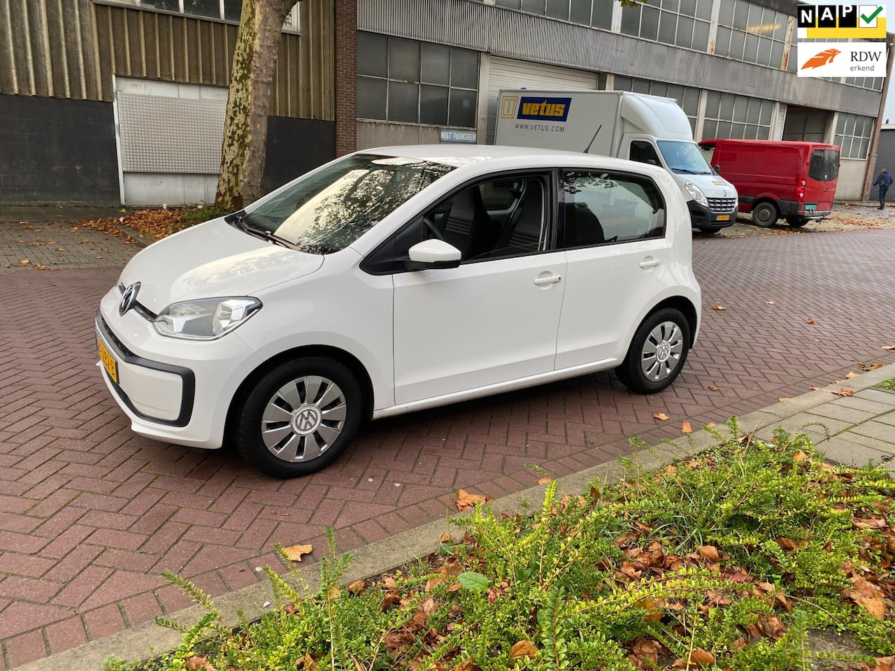 Volkswagen Up! - 1.0 BMT move up! * 2017 * Airco * APK 30-11-2025 * Airco * Dealer onderhouden * Distr. Rie - AutoWereld.nl