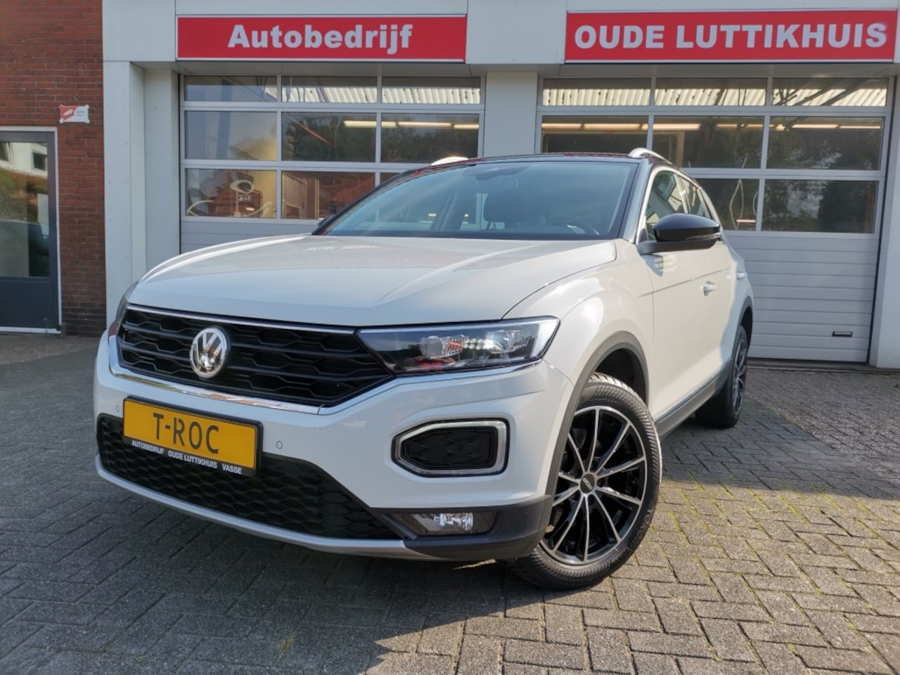 Volkswagen T-Roc - 1.5TSI 150PK Sport Full-Led App-Connect ACC - AutoWereld.nl