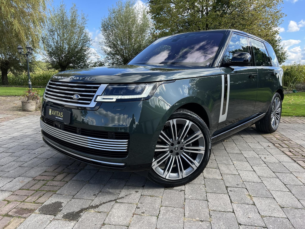 Land Rover Range Rover - 4.4 P530 SV MHEV | Meredian Signature | Belgravia Green | 23" Style 1075 - AutoWereld.nl