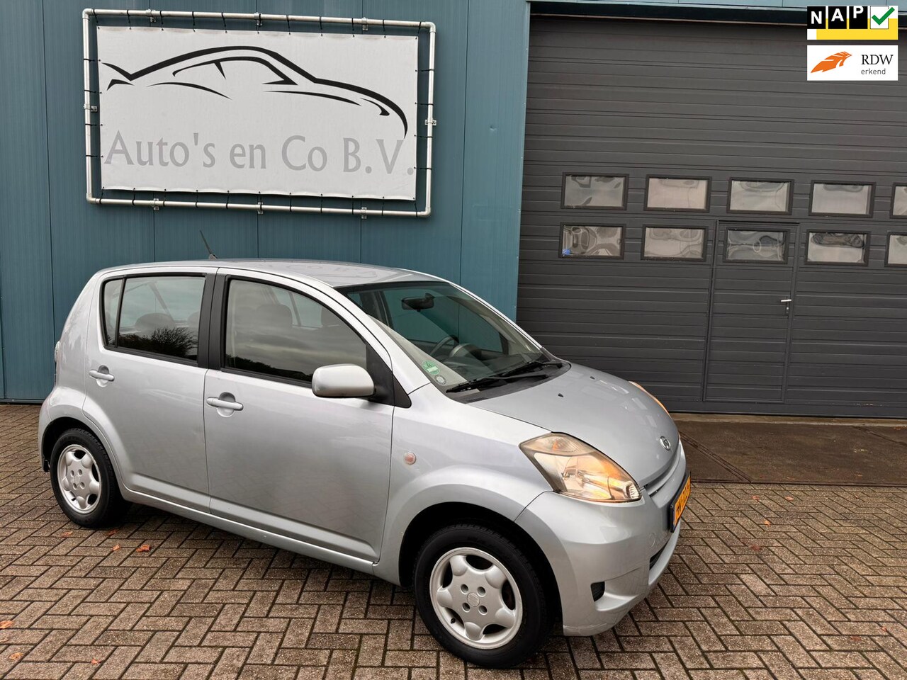 Daihatsu Sirion 2 - 1.0-12V Trend Airco Lm velgen Stuurbekr Apk 09-2025 - AutoWereld.nl