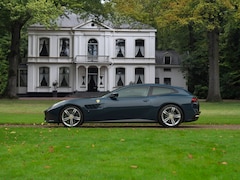 Ferrari GTC4 - 6.3 V12 Lusso | Atelier Car | Full spec | Blu Ahrabian | Pano-dak | Lift | 360 cam | CarPl