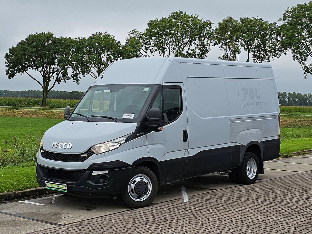 Iveco Daily - 35C15V 3.0 352 DUBBELLUCHT 150 PK 3.0 LTR 3500 KG TREKHAAK! - AutoWereld.nl