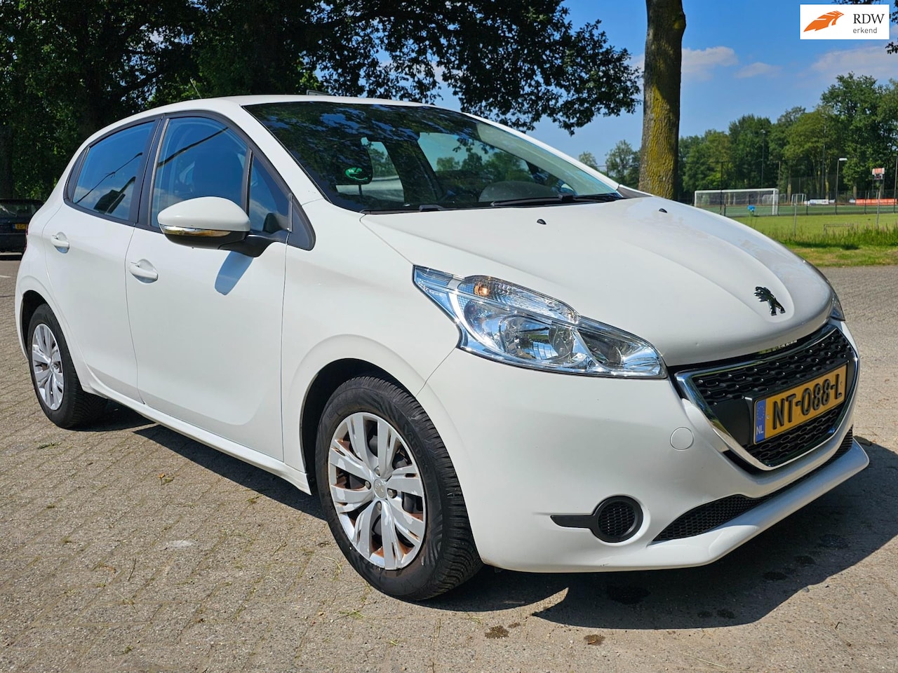 Peugeot 208 - 1.2 VTi Active airco cruis control parkeer - AutoWereld.nl