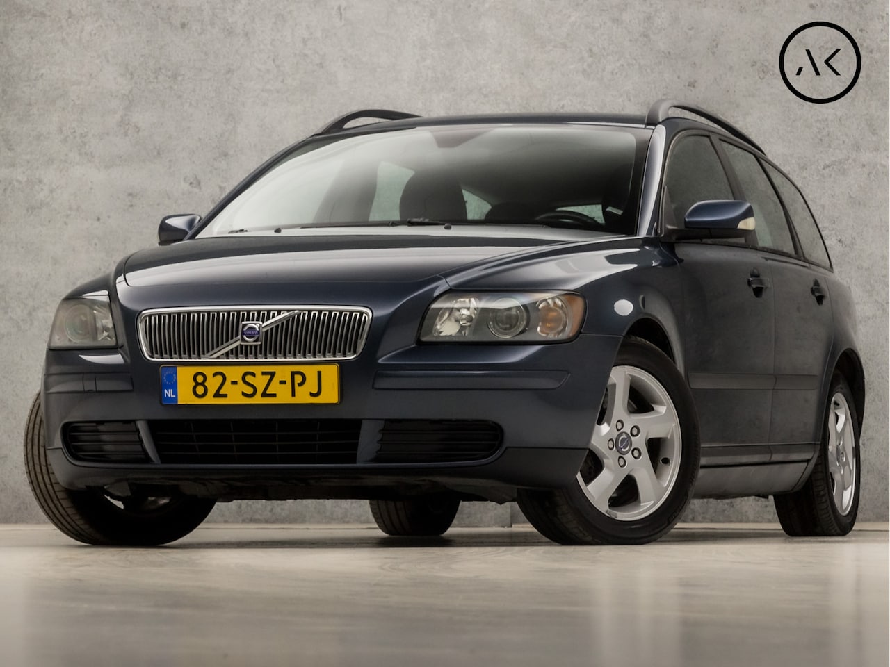 Volvo V50 - 2.4 141Pk Automaat (5 CILINDER, CLIMATE, CRUISE, XENON, RMSTEUN, LEDER, SPORTSTOELEN, LM V - AutoWereld.nl