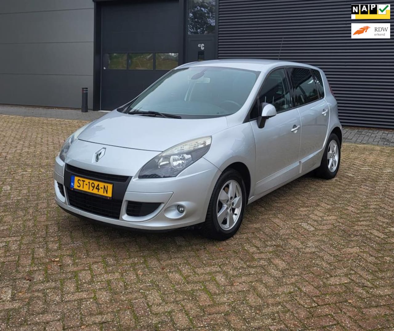 Renault Scénic - 2.0 Dynamique 2.0 Dynamique, Clima, Keyless, CruisC - AutoWereld.nl