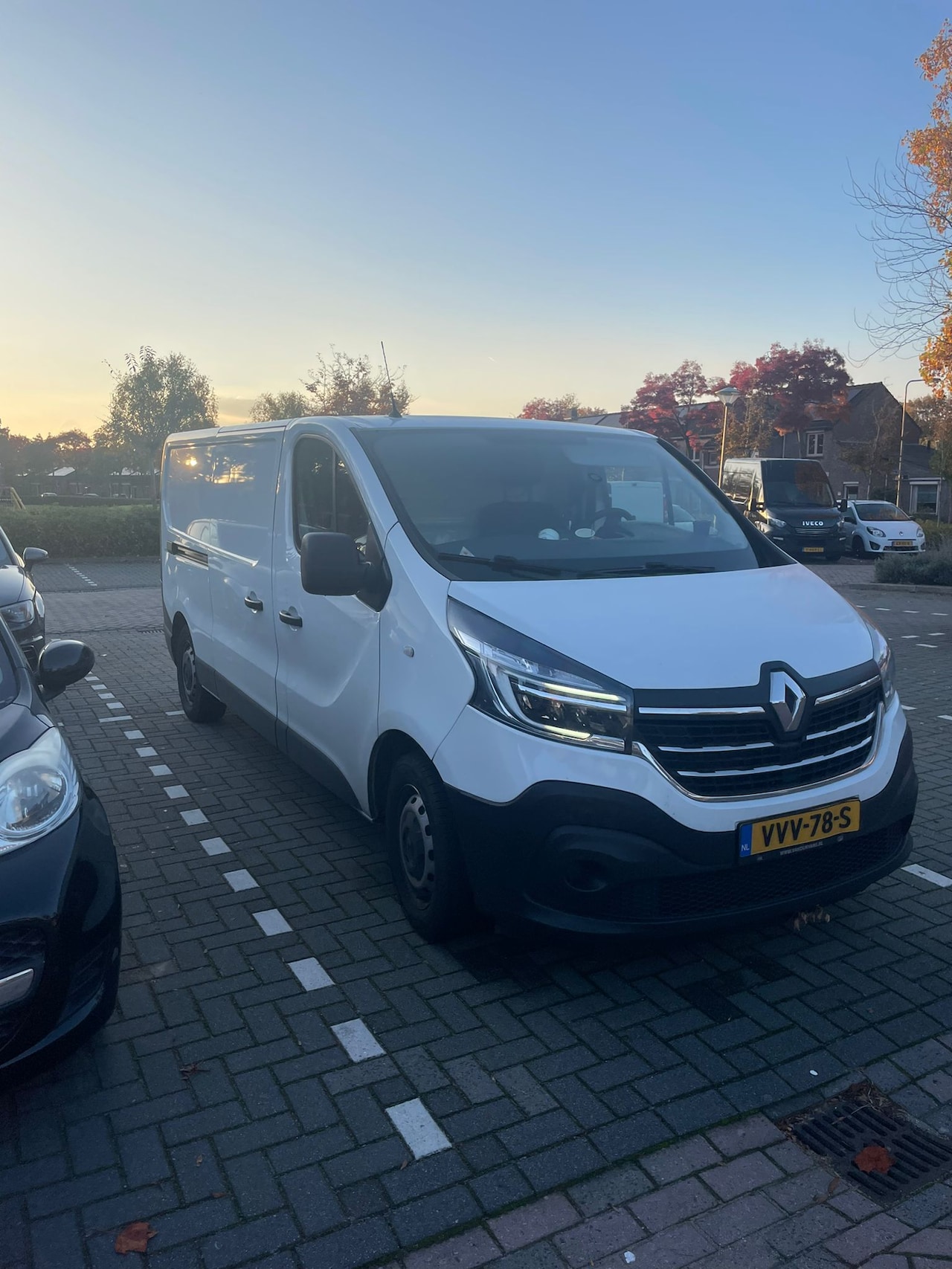 Renault Trafic - 2.0 dCi 120 T29 L2H1 Comfort in zeer goede staat en met trekhaak - AutoWereld.nl