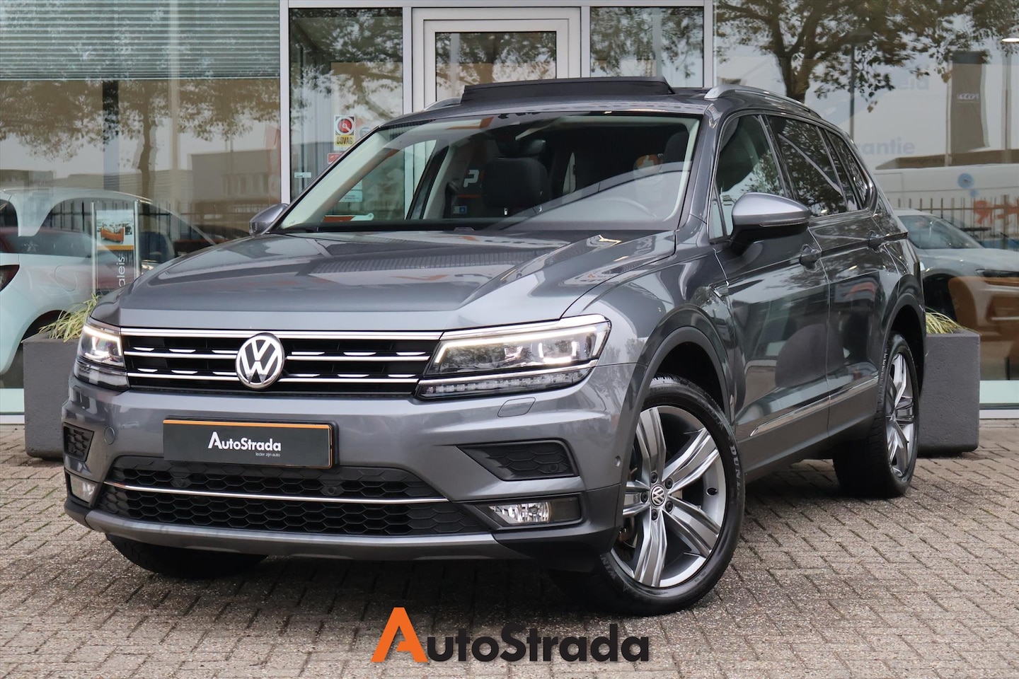 Volkswagen Tiguan - 1.4 TSI Highline 150pk | ACC | Keyless | Virtual | Velours interieur | Pano | 1e Eigenaar - AutoWereld.nl