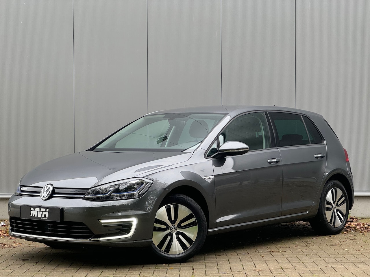 Volkswagen e-Golf - E-DITION - 2020 - Automaat - 2000 subsidie - netto 14950 - Carplay - Climate - AutoWereld.nl