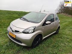 Toyota Aygo - 1.0i 12V Calvin Klein Groot scherm Navi Bluetooth Airco APK 07-'25 Toerenteller Zeer mooie