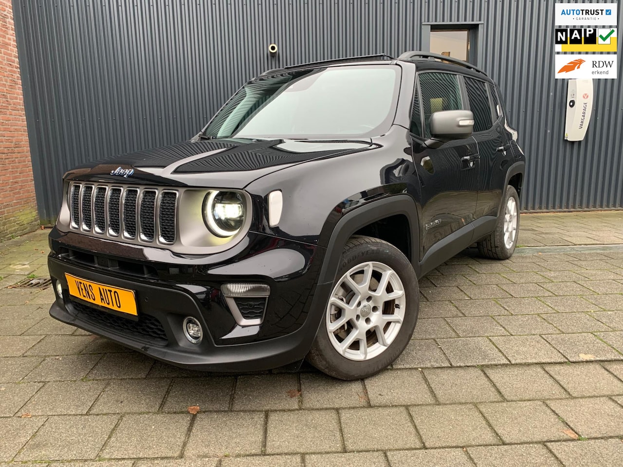 Jeep Renegade - 4xe 190 Plug-in Hybrid, pano, dodehoekdetectie - AutoWereld.nl