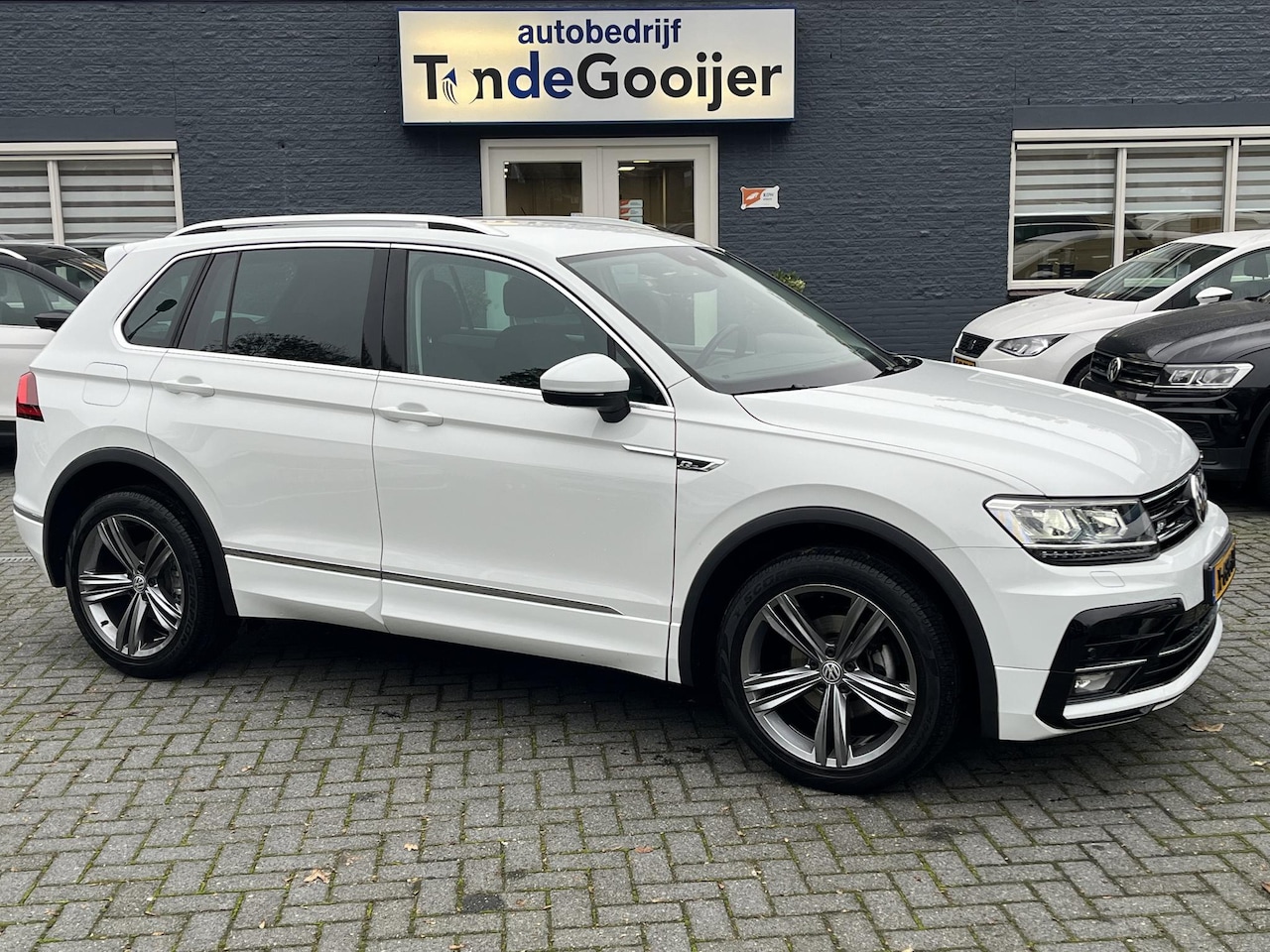 Volkswagen Tiguan - 1.4 TSi DSG 4Motion Highline R-line | STANDKACHEL | - AutoWereld.nl