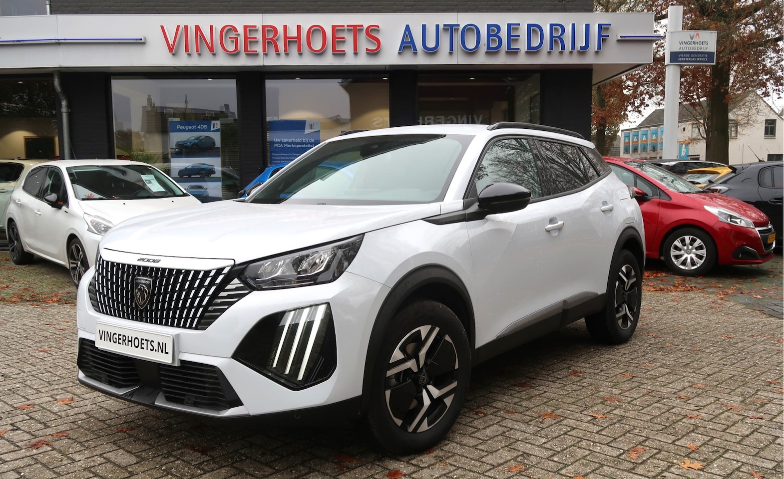 Peugeot 2008 - 1.2 Hybrid 136 Pk AUTOMAAT Allure Hybride Nieuwwaarde 37.500; Special Price: 32.900 Euro V - AutoWereld.nl