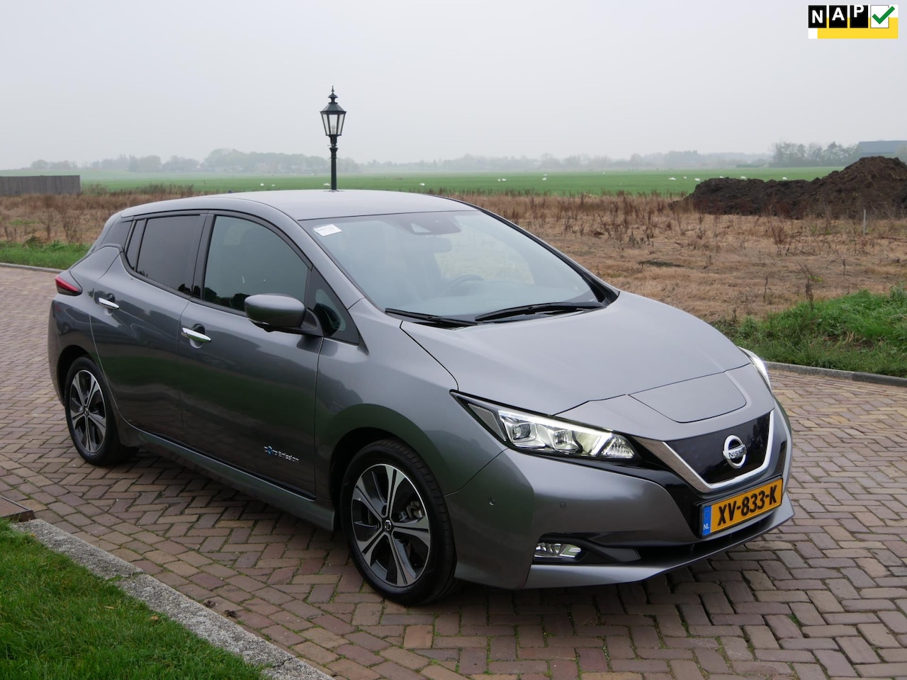 Nissan LEAF - Tekna 40 kWh ** 10999 NETTO ** - AutoWereld.nl