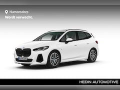 BMW 2-serie Active Tourer - 225e xDrive | M-Sport | Panoramadak | 18'' | Camera | Adapt. LED | Comf. Acc. | Getint gla