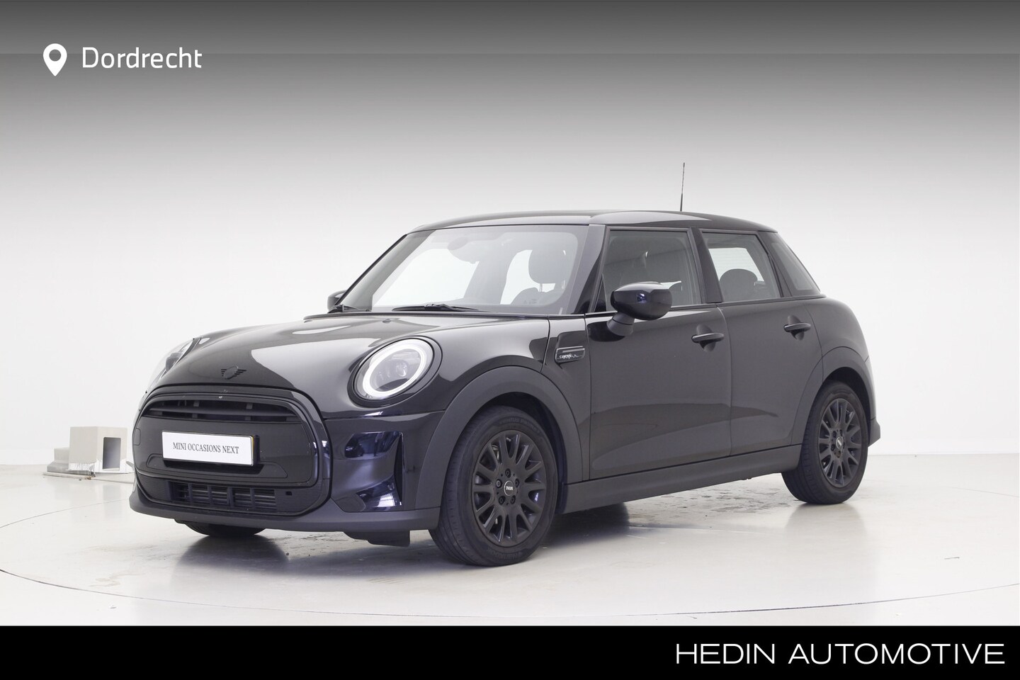 MINI Cooper - 5-deurs Camden Plus | Panoramadak | 16" Victory Spoke Black | PDC achter - AutoWereld.nl