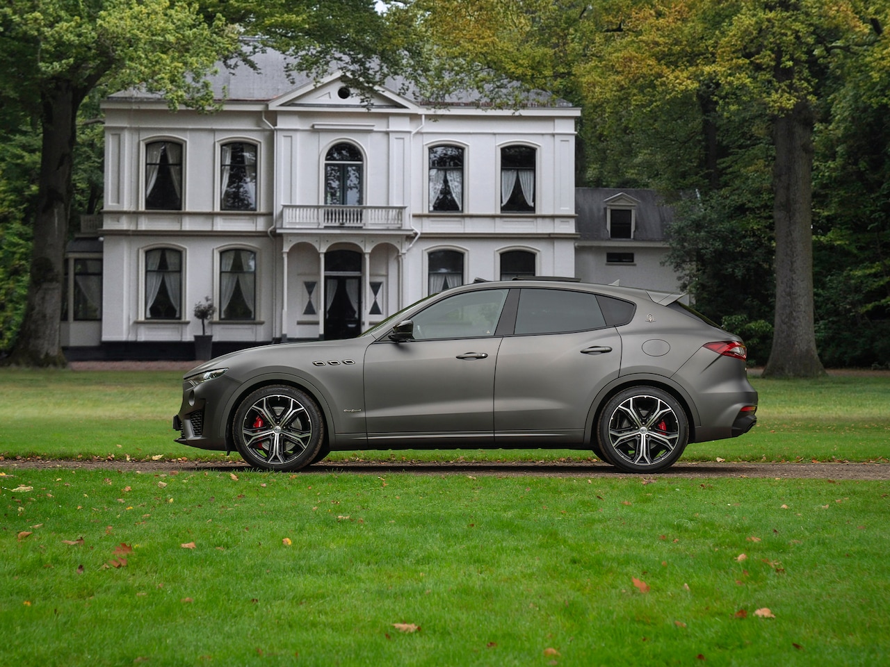 Maserati Levante - 3.0 V6 AWD Vulcano | 1 of 150 | Grigio Lava | Bowers & Wilkins | Pano-dak | NL-auto - AutoWereld.nl