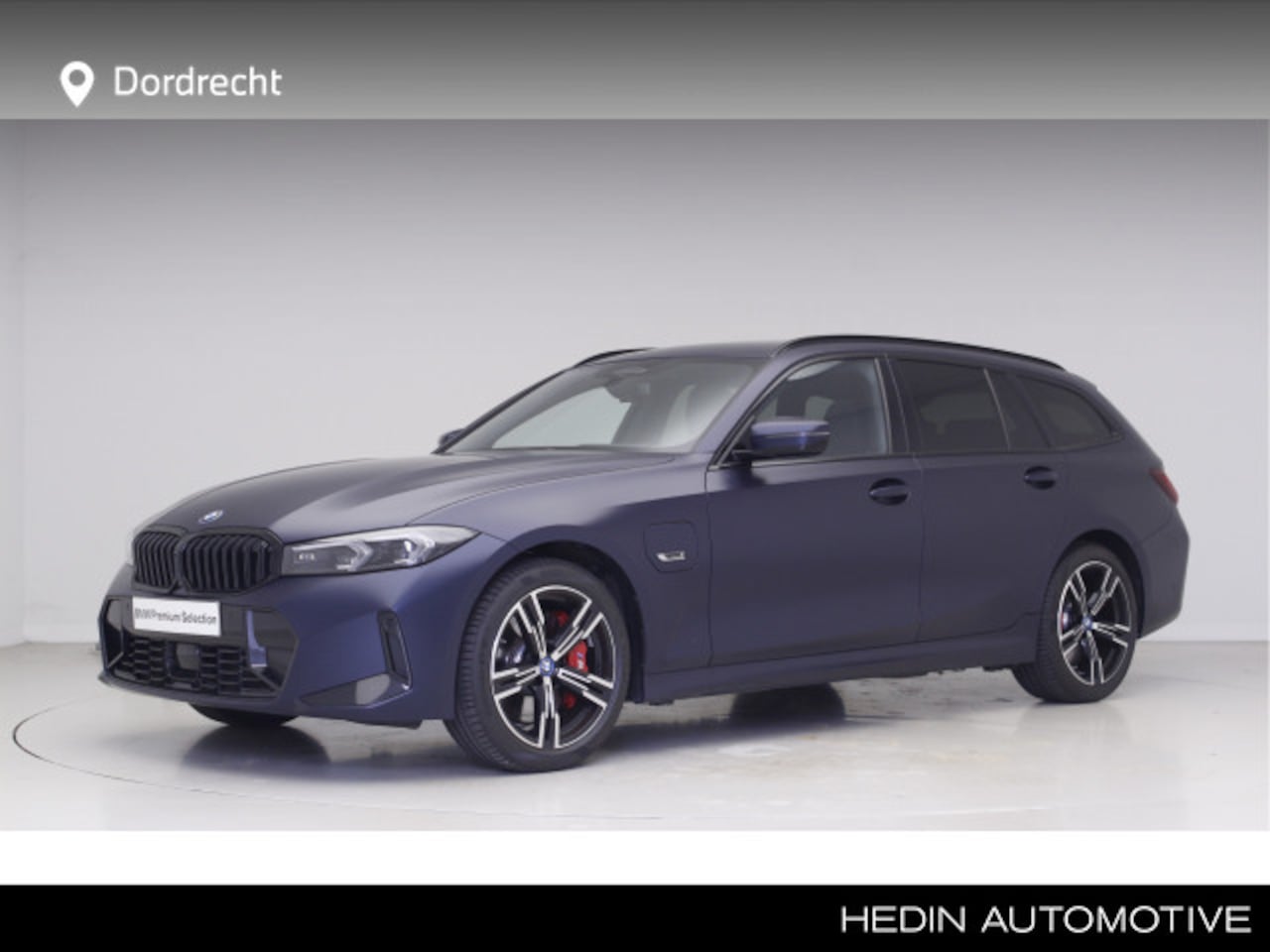 BMW 3-serie Touring - 330e M-Sport | Frozen Tanzanite Blue (Mat) | Panorama | Harman Kardon | | Driving Assistan - AutoWereld.nl