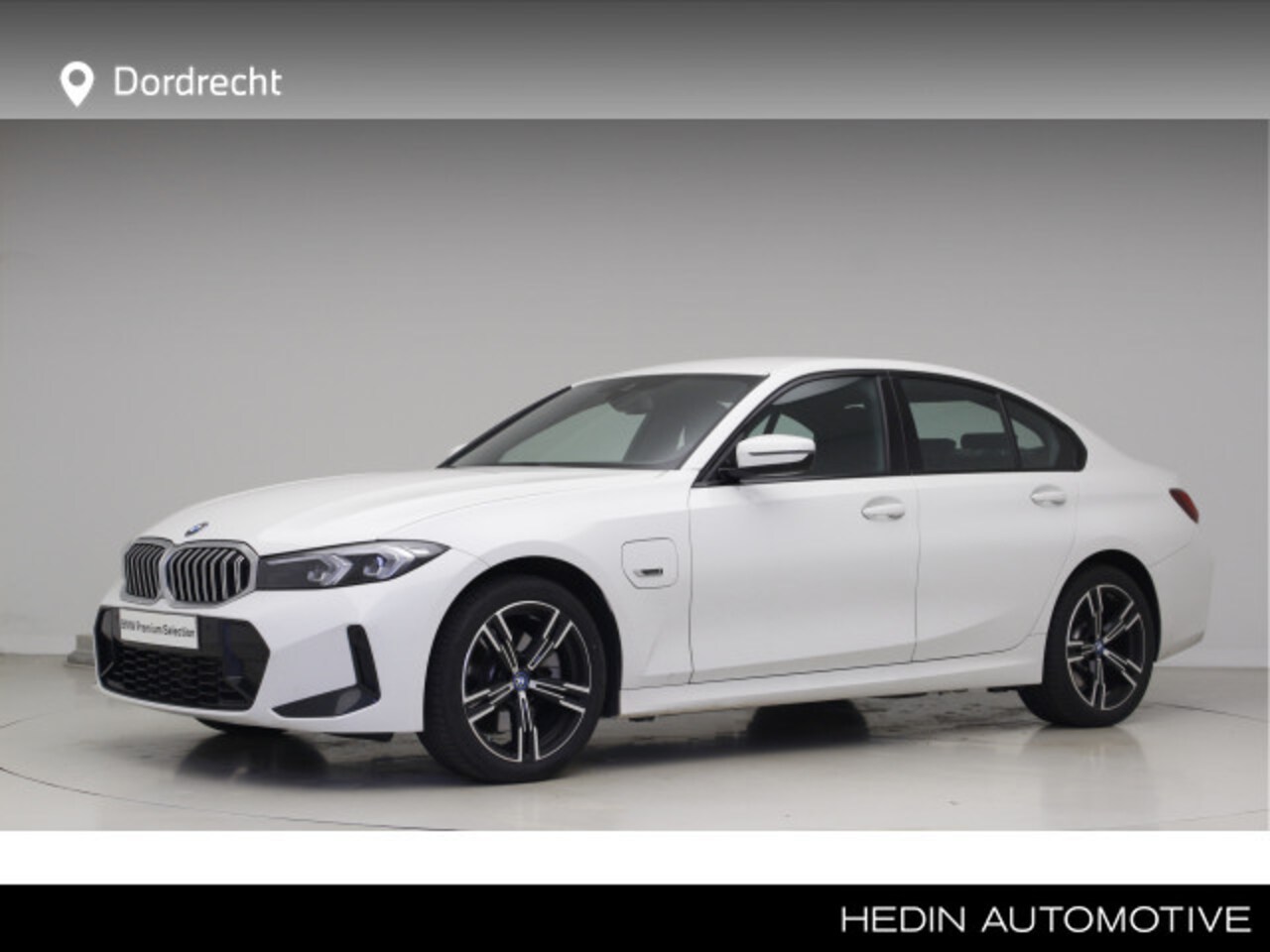 BMW 3-serie - 330e M-Sport | Comfort Acces | Stoelverwarming | 18" | Elek. verstelbare Stoelen met Memor - AutoWereld.nl