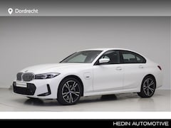 BMW 3-serie - 330e M-Sport | Comfort Acces | Stoelverwarming | 18" | Elek. verstelbare Stoelen met Memor