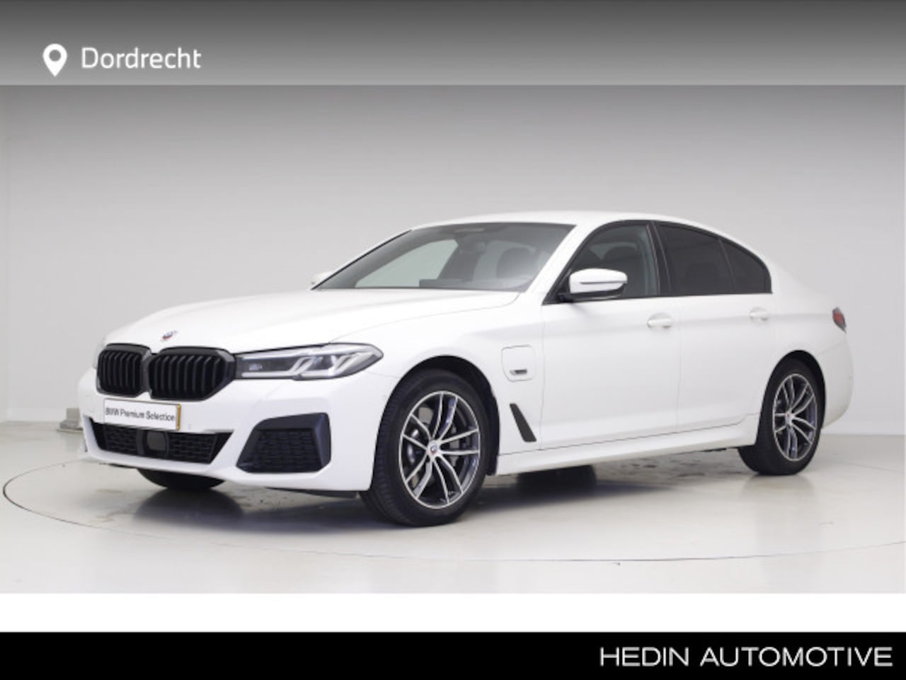 BMW 5-serie - 530e M-Sport | Zwarte Nieren | Privacy Glass | Driving Assistant Professional | Head-Up - AutoWereld.nl