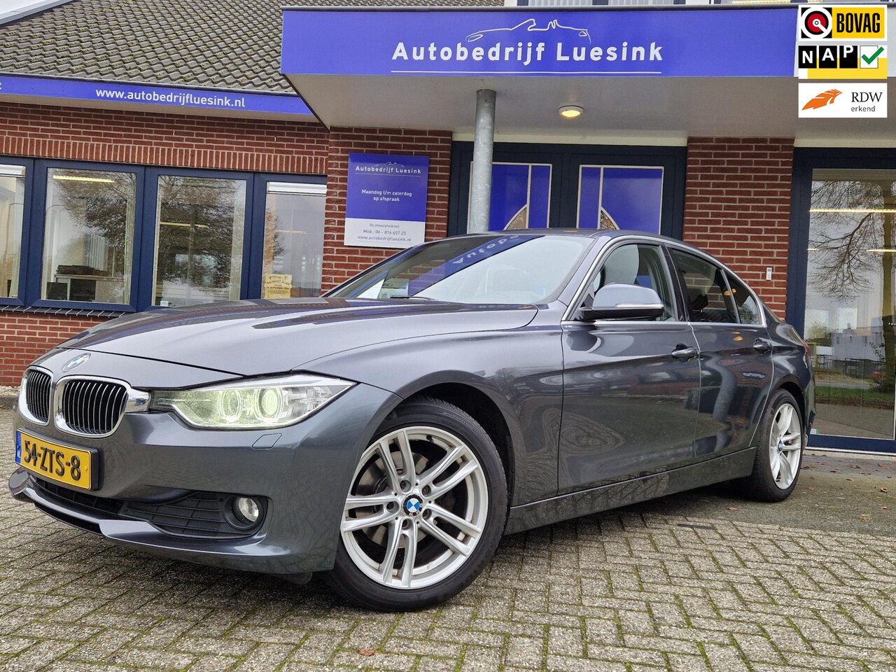 BMW 3-serie - 320i EfficientDynamics Edition Upgrade Edition Org Nederland Sportstoelen verwarmd PDC Cru - AutoWereld.nl