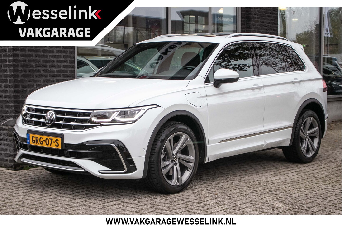 Volkswagen Tiguan - 1.4 TSI eHybrid R-Line Business+ - All-in rijklrprs | pano/schuif dak | 360° camera | Leer - AutoWereld.nl