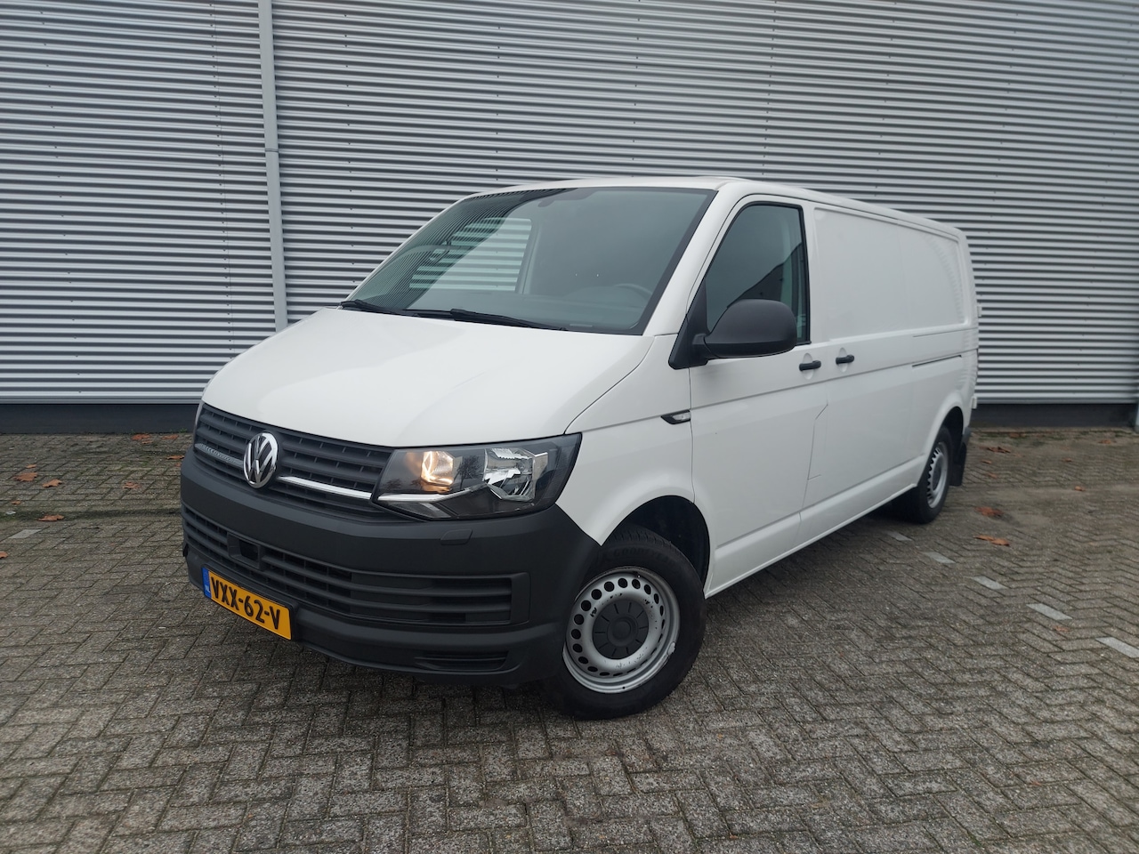 Volkswagen Transporter - 2.0 TDI L2H1 Comfortline prijs is EX btw,dubbele schuifdeur airco,cruise,standkachel,leder - AutoWereld.nl